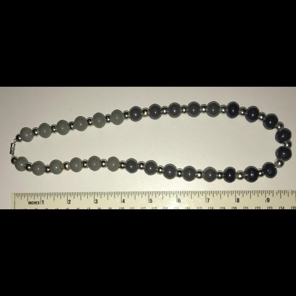Beautiful necklace - Picture 2 of 2